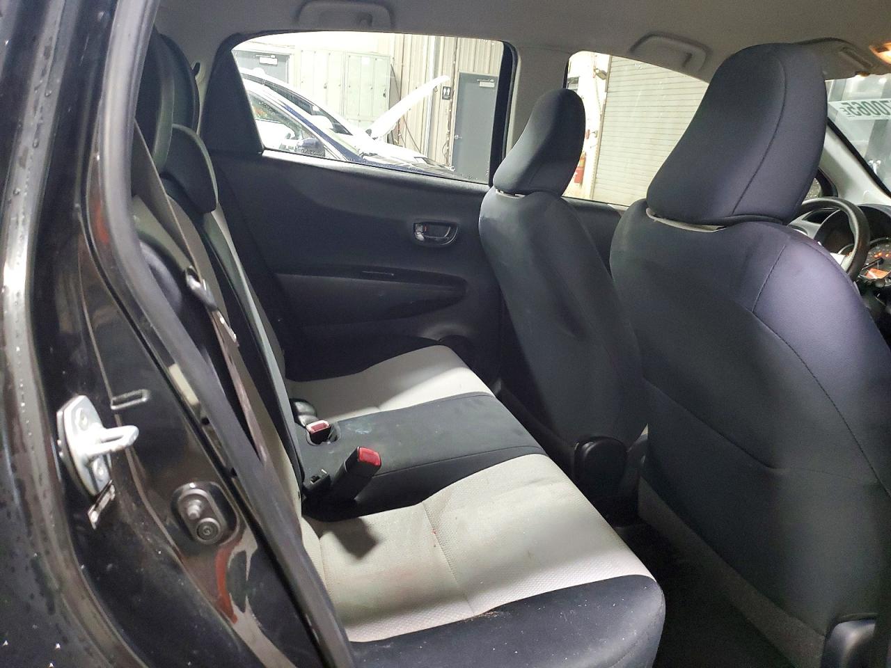 2013 TOYOTA YARIS photo 10