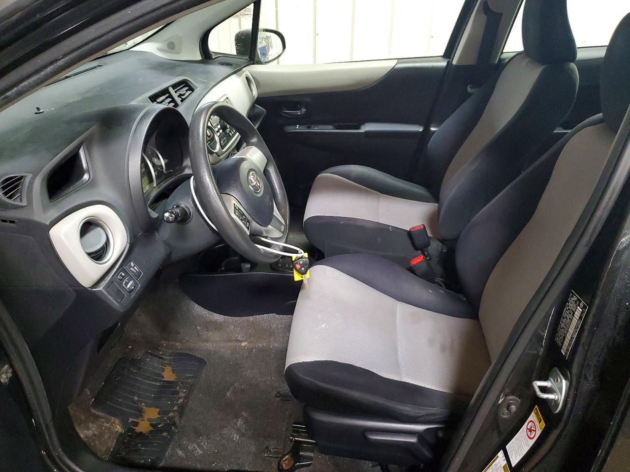 2013 TOYOTA YARIS photo 7