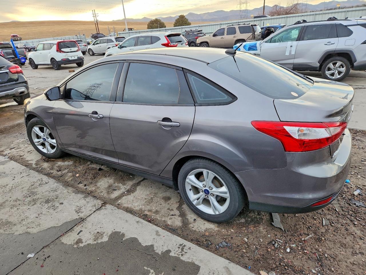 2014 FORD FOCUS SE photo 2