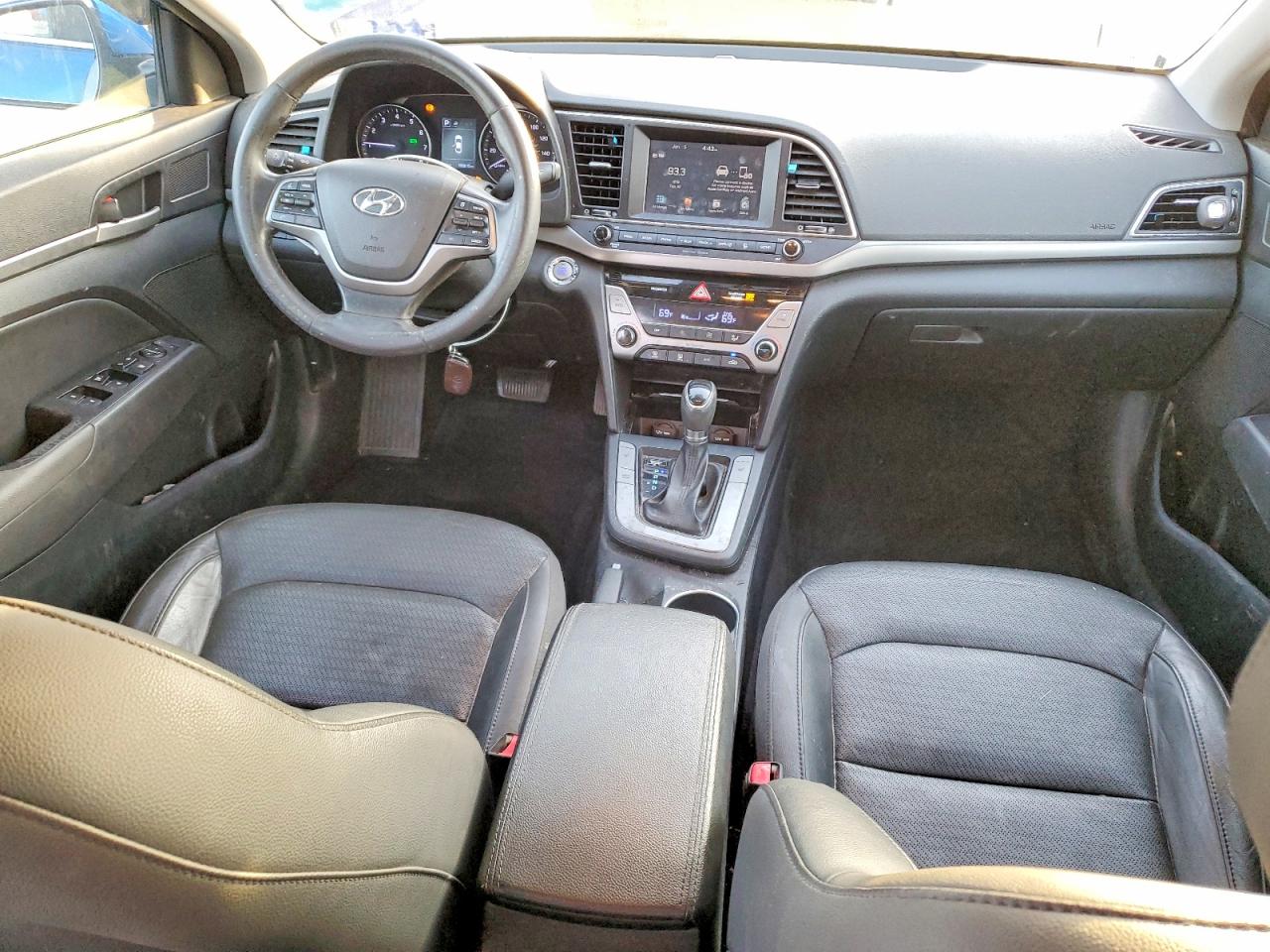 2017 HYUNDAI ELANTRA SE photo 8