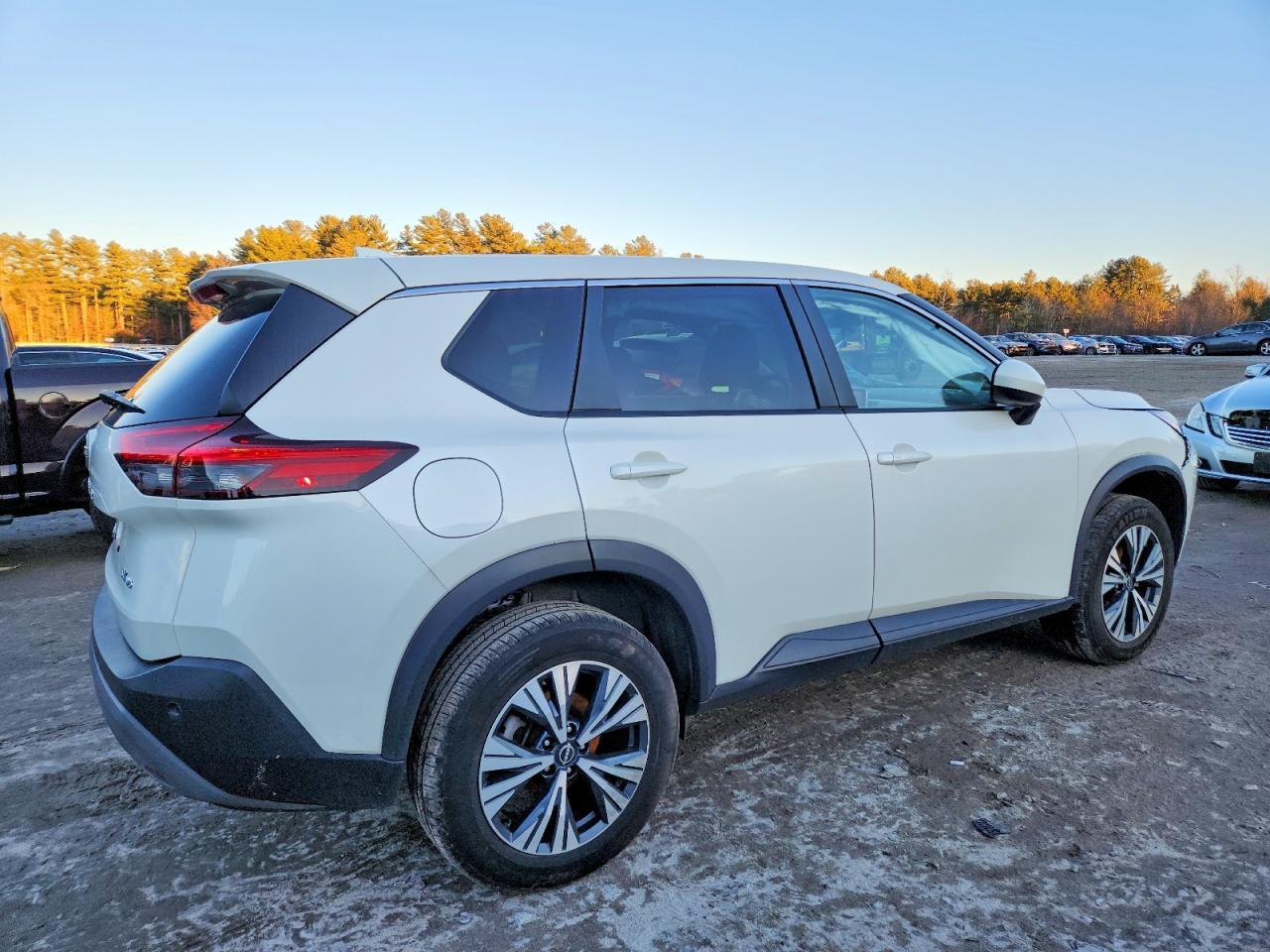 2023 NISSAN ROGUE SV photo 3