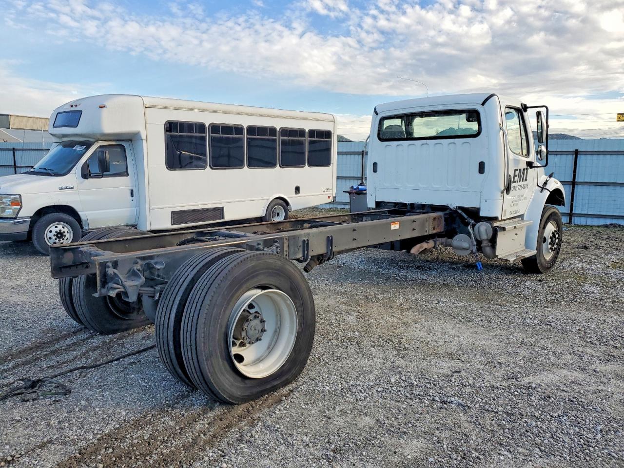 2015 FREIGHTLINER BUSINESS CLASS M2 TRUCK CAB ANDCHASSIS photo 4