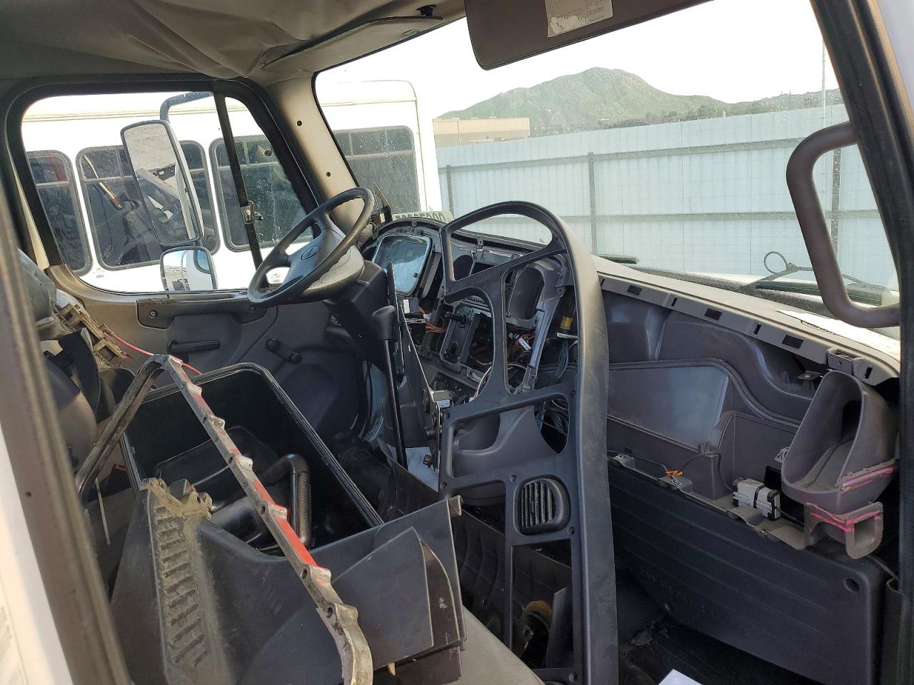 2015 FREIGHTLINER BUSINESS CLASS M2 TRUCK CAB ANDCHASSIS photo 5