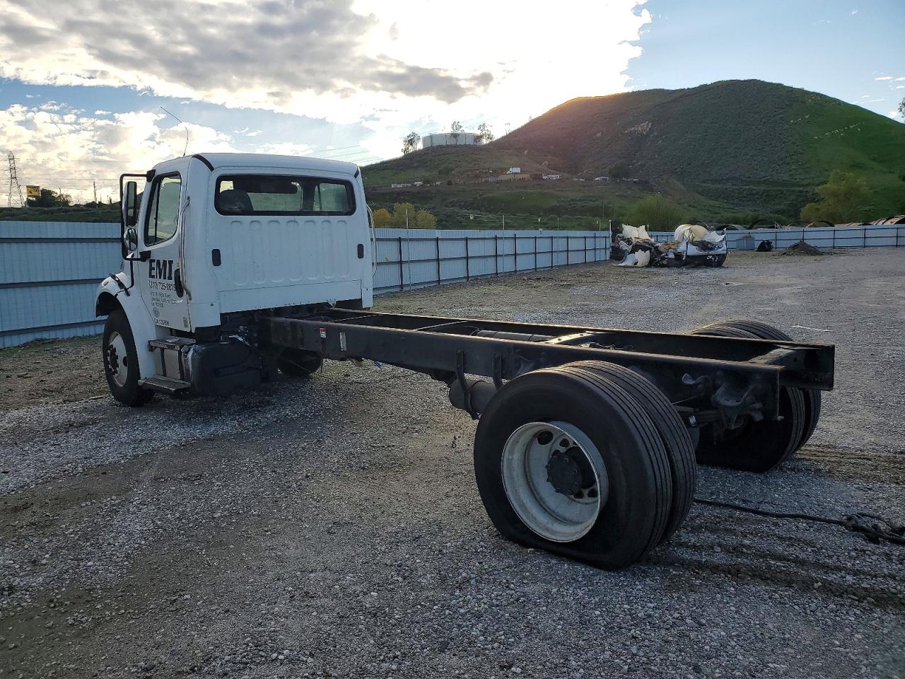 2015 FREIGHTLINER BUSINESS CLASS M2 TRUCK CAB ANDCHASSIS photo 3
