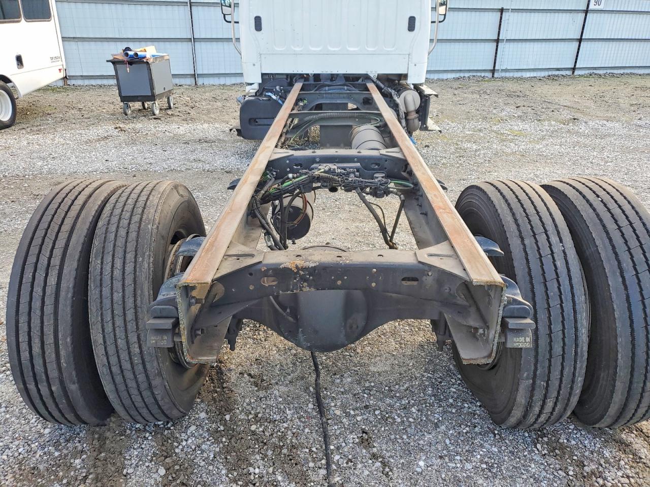 2015 FREIGHTLINER BUSINESS CLASS M2 TRUCK CAB ANDCHASSIS photo 9
