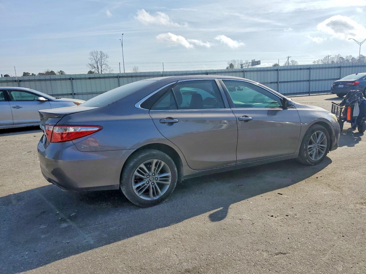 2017 TOYOTA CAMRY LE photo 3