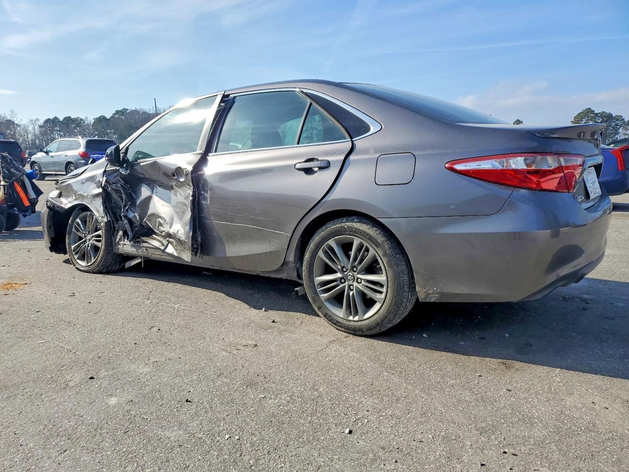 2017 TOYOTA CAMRY LE photo 2