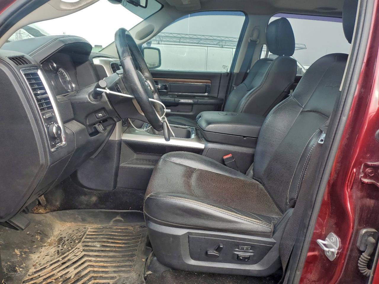 2016 RAM 1500 LARAMIE photo 7