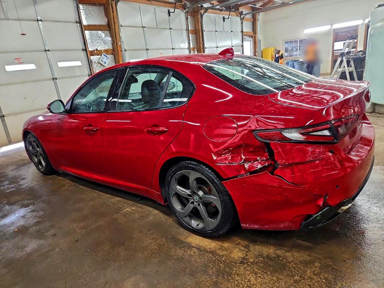 2017 ALFA ROMEO GIULIA photo 2