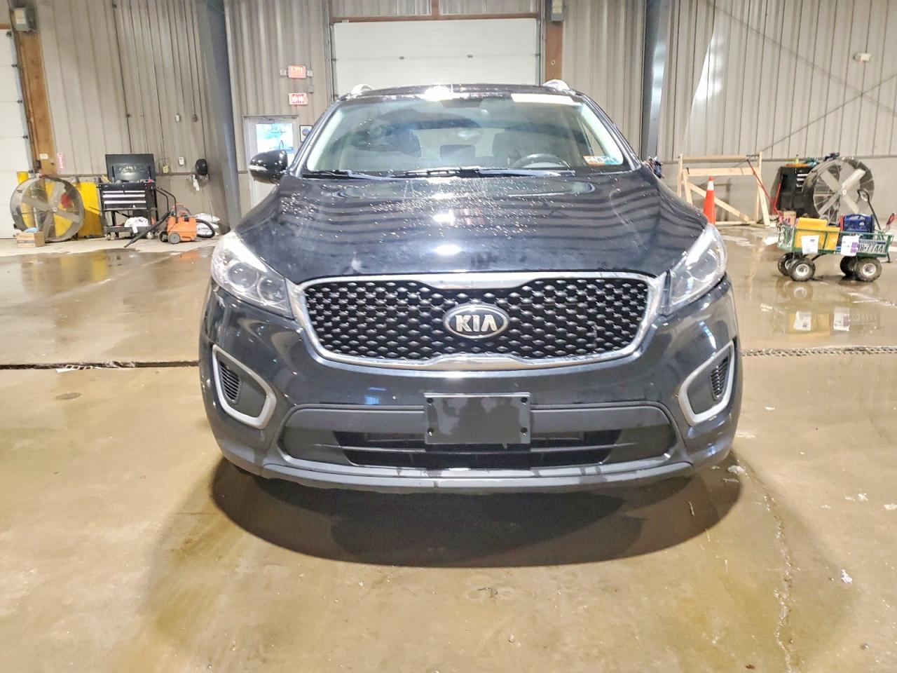 2017 KIA SORENTO LX photo 5