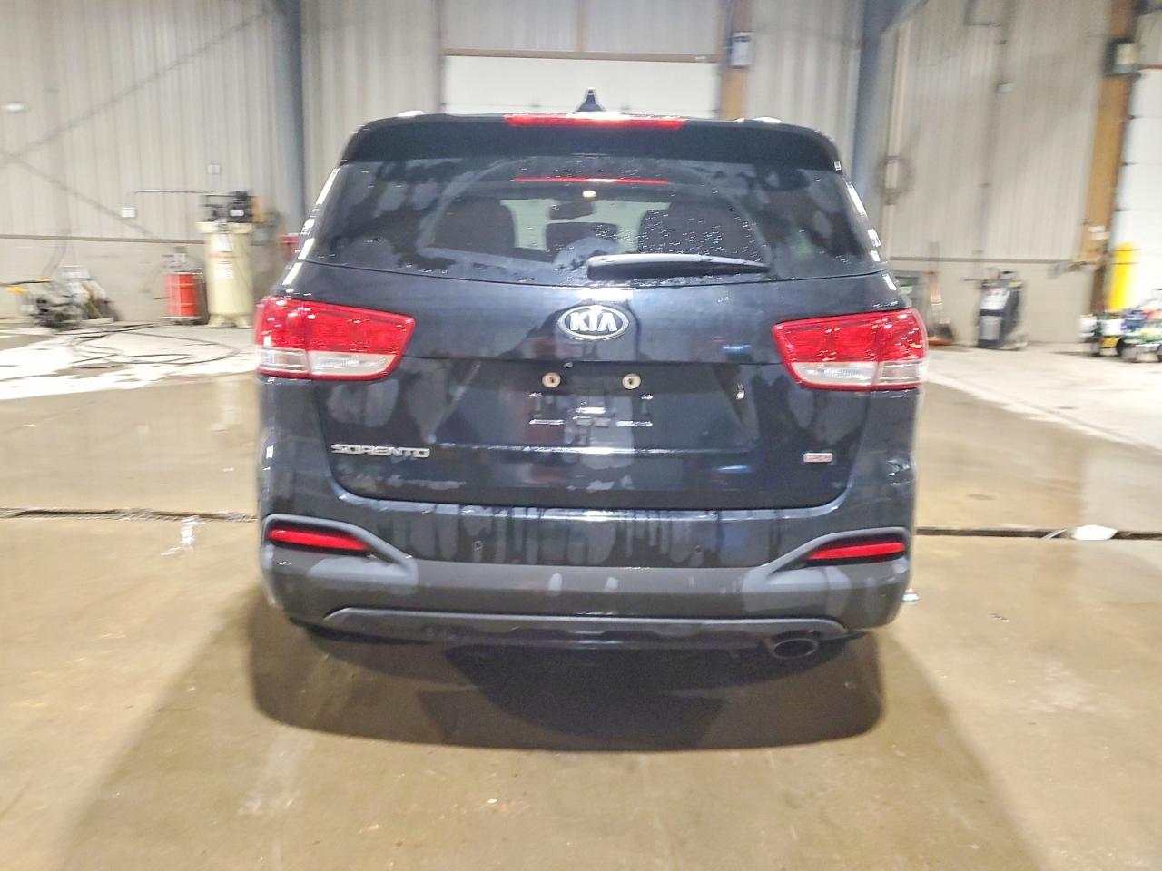 2017 KIA SORENTO LX photo 6