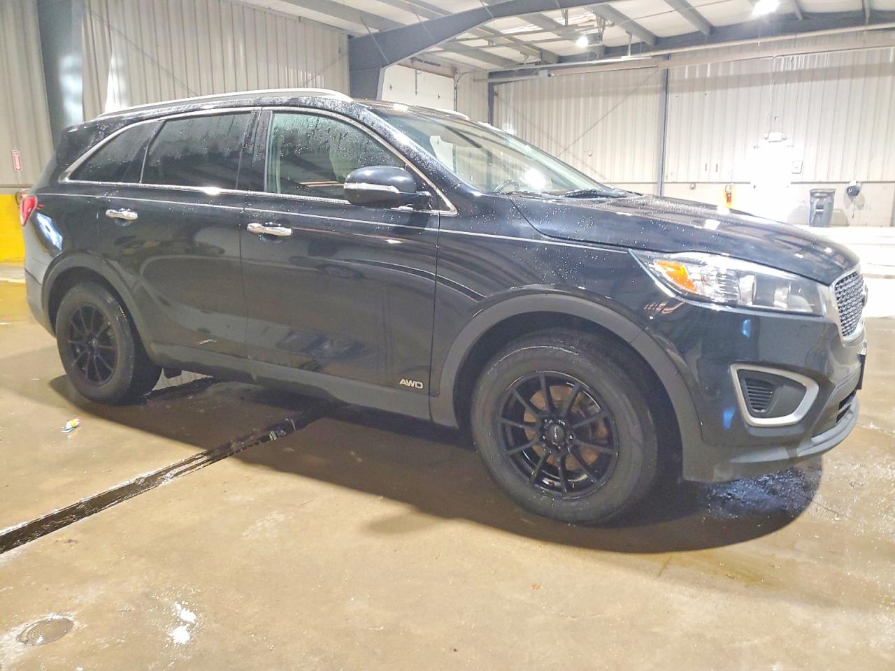 2017 KIA SORENTO LX photo 4