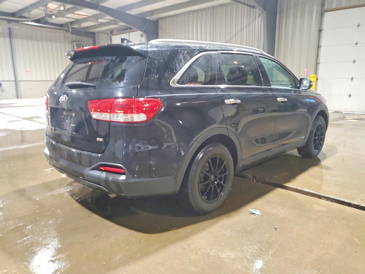 2017 KIA SORENTO LX photo 3