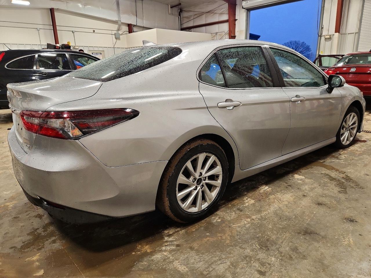 2021 TOYOTA CAMRY LE photo 3