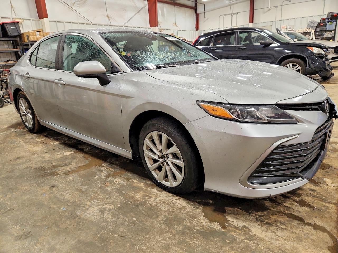 2021 TOYOTA CAMRY LE photo 4