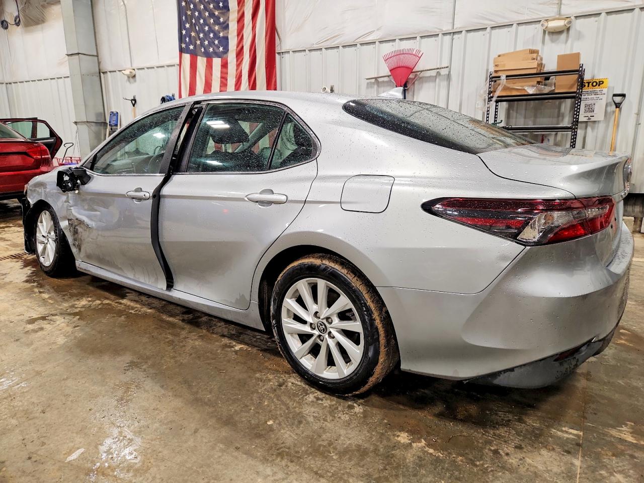 2021 TOYOTA CAMRY LE photo 2