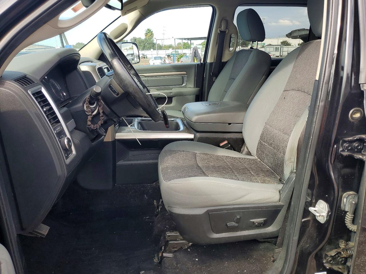 2017 RAM 1500 SLT photo 13