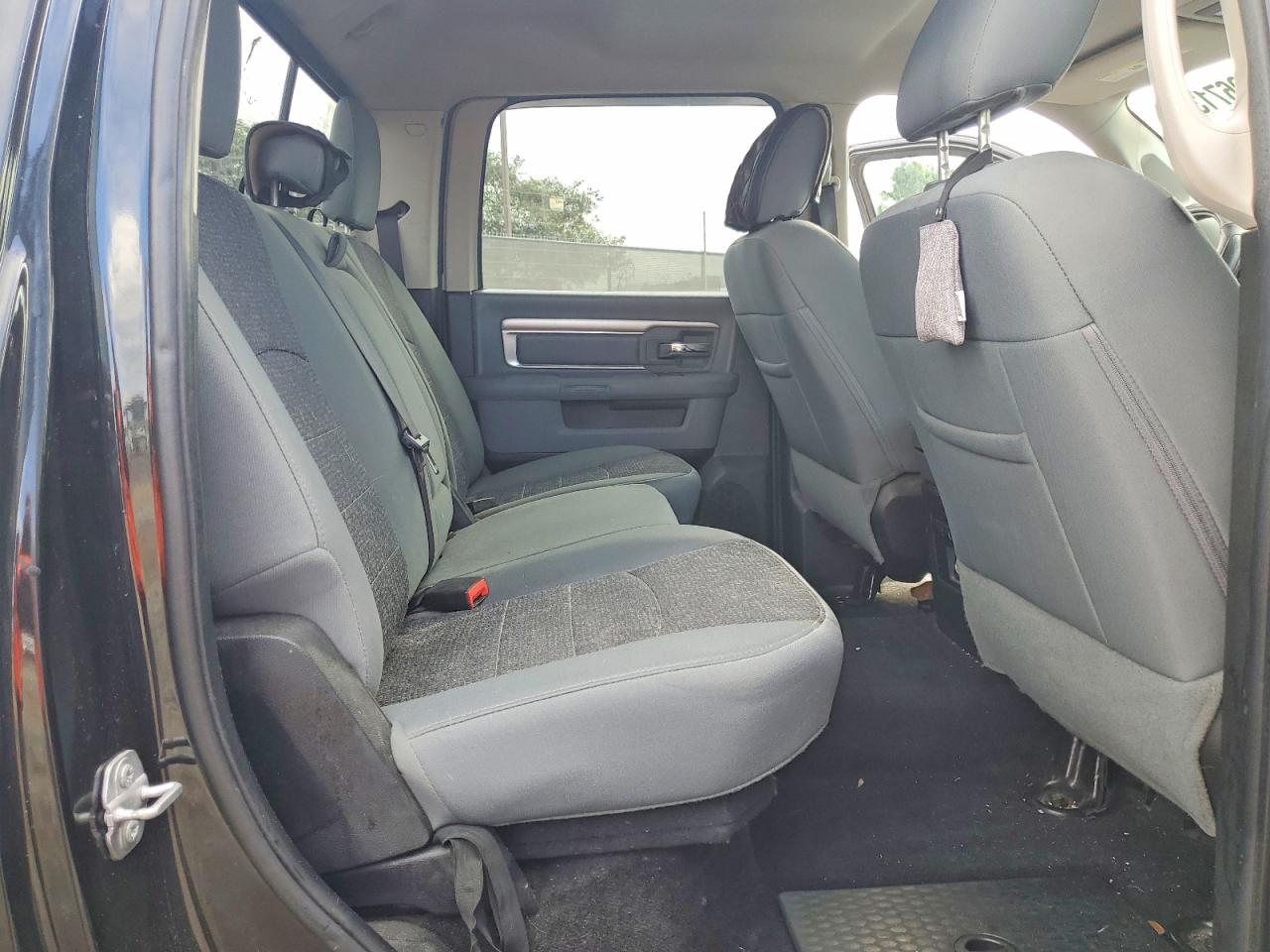 2017 RAM 1500 SLT photo 19