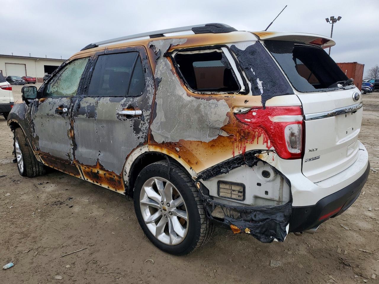 2015 FORD EXPLORER XLT photo 2