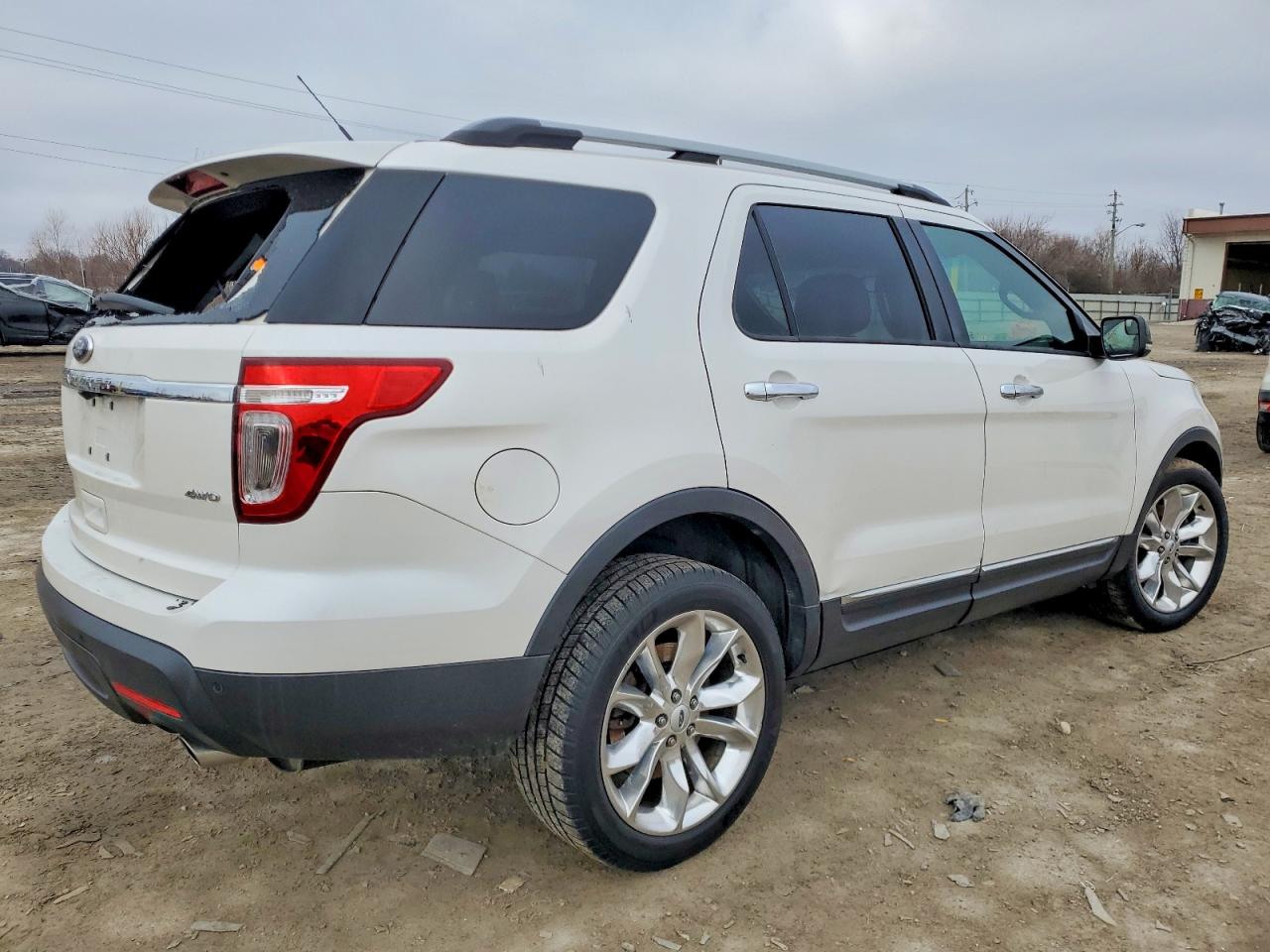 2015 FORD EXPLORER XLT photo 3