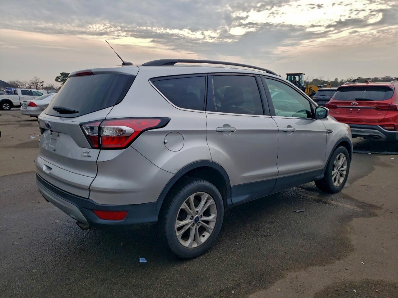 2017 FORD ESCAPE SE photo 3