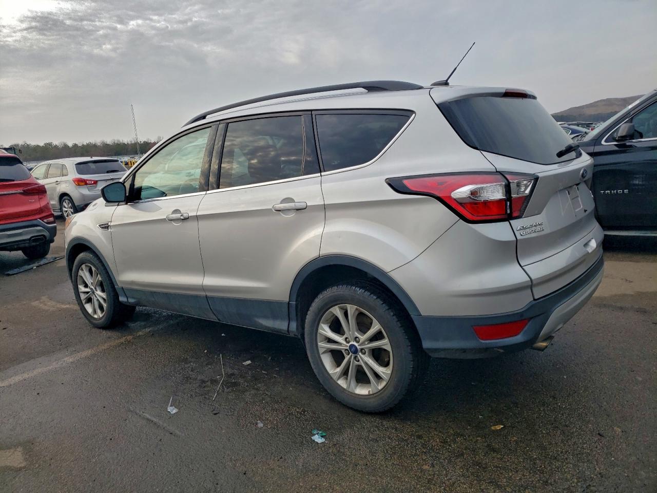 2017 FORD ESCAPE SE photo 2