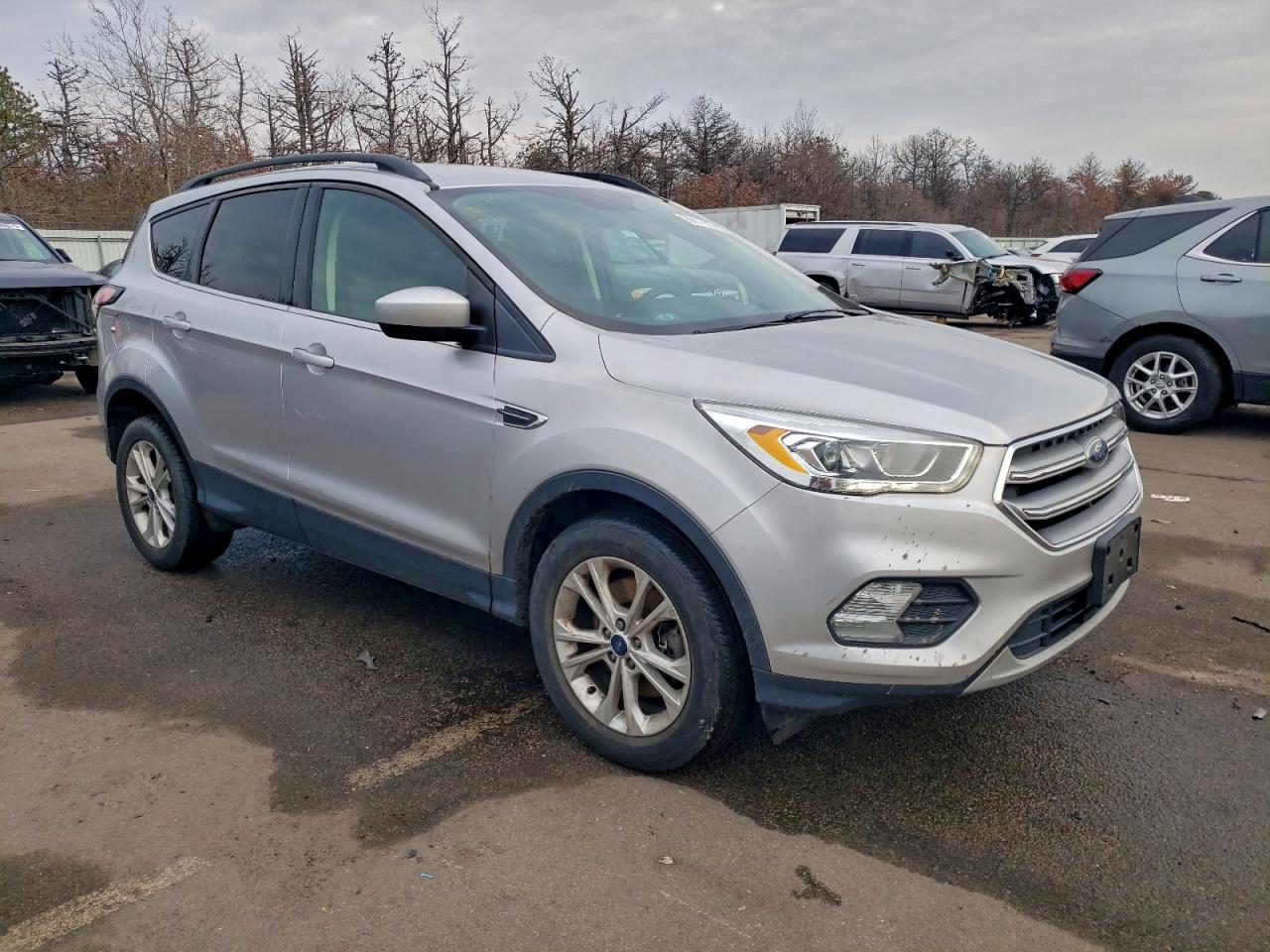 2017 FORD ESCAPE SE photo 4