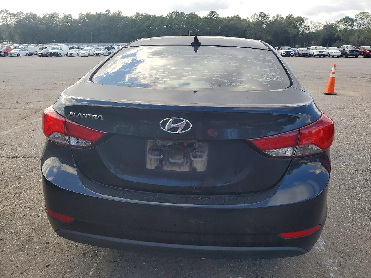 2015 HYUNDAI ELANTRA SE photo 6
