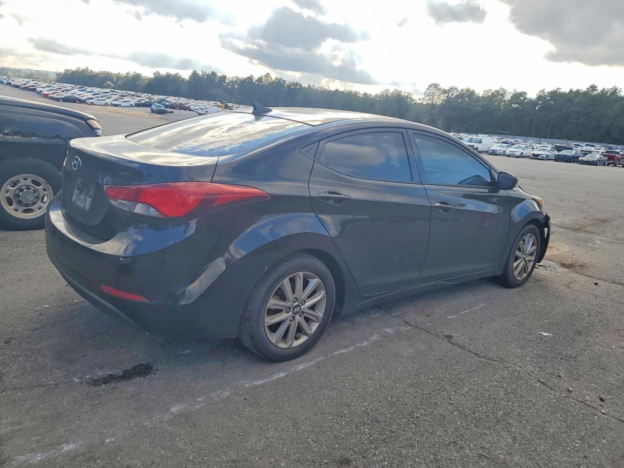 2015 HYUNDAI ELANTRA SE photo 3