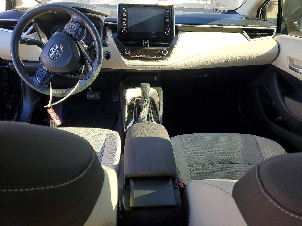 2020 TOYOTA COROLLA LE photo 8
