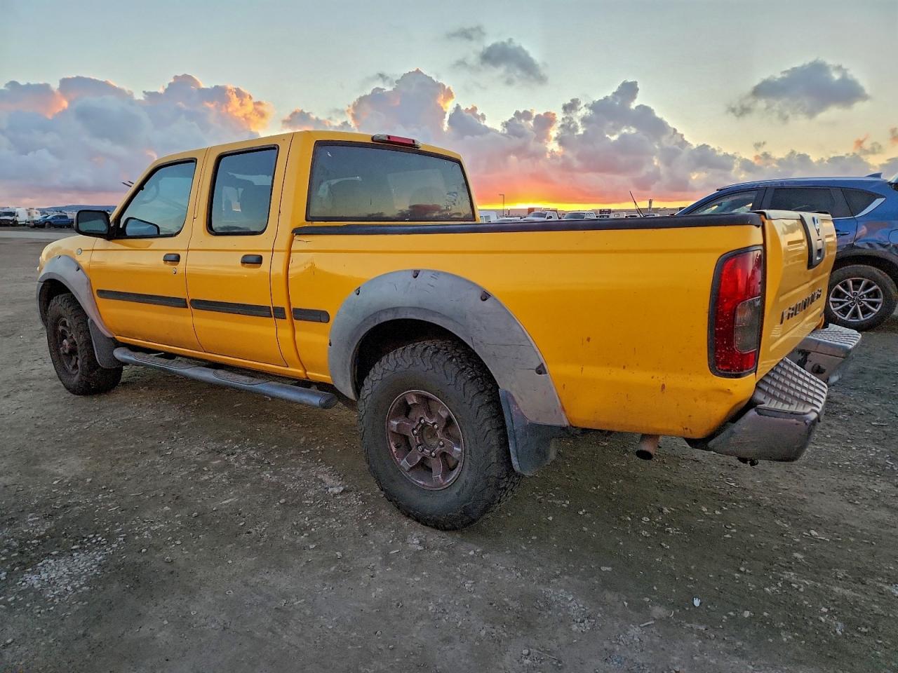 2002 NISSAN FRONTIER CREW CAB XE photo 2