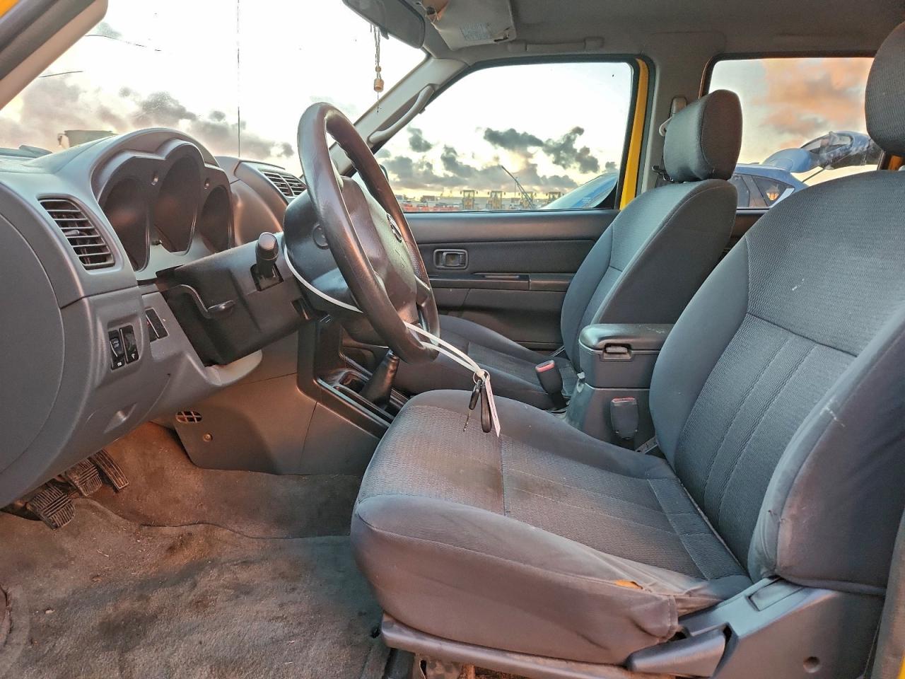 2002 NISSAN FRONTIER CREW CAB XE photo 7