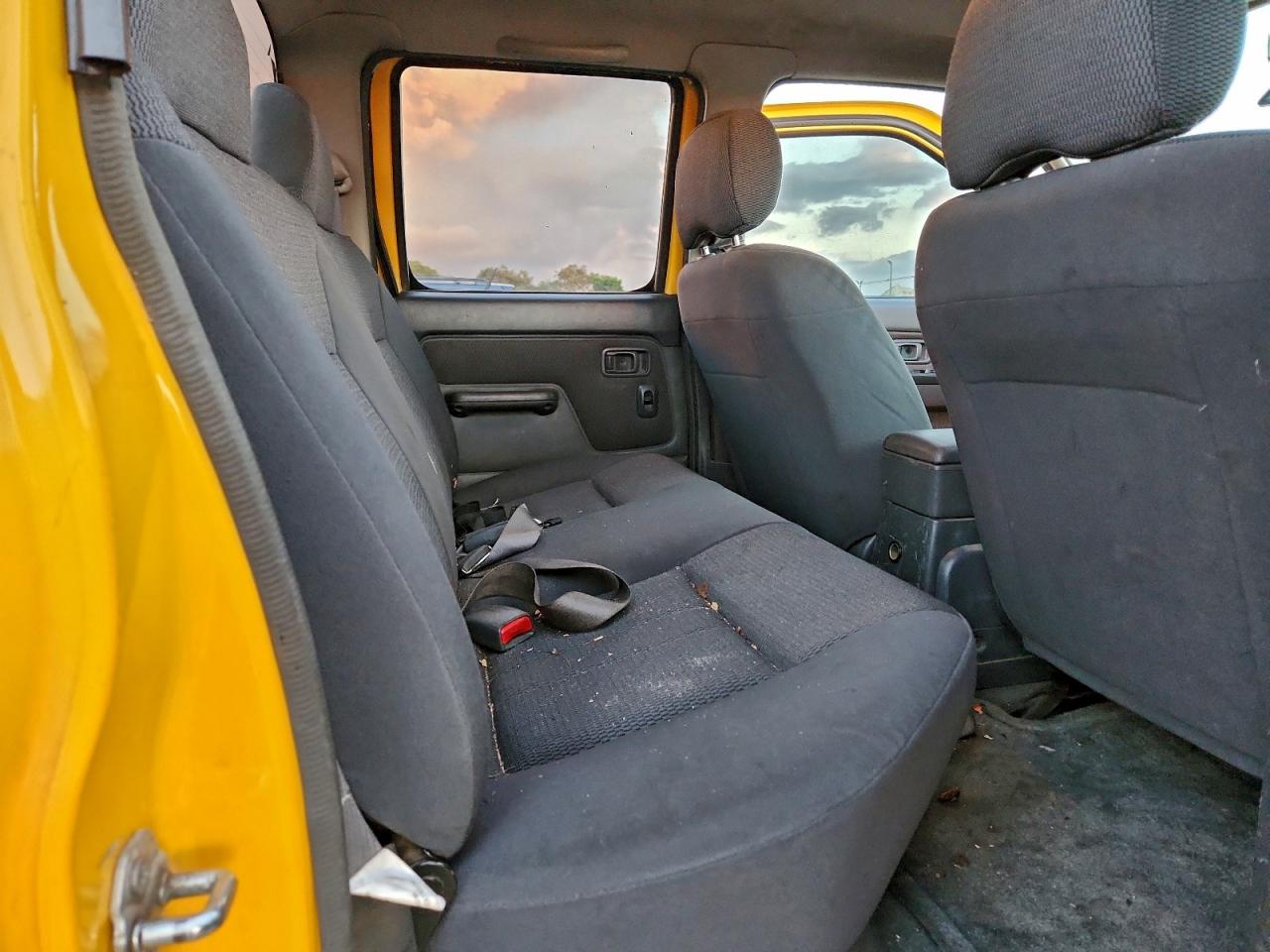 2002 NISSAN FRONTIER CREW CAB XE photo 10