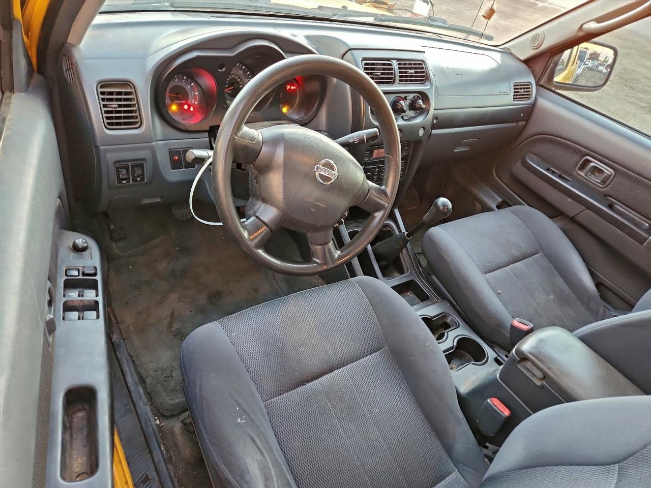 2002 NISSAN FRONTIER CREW CAB XE photo 8