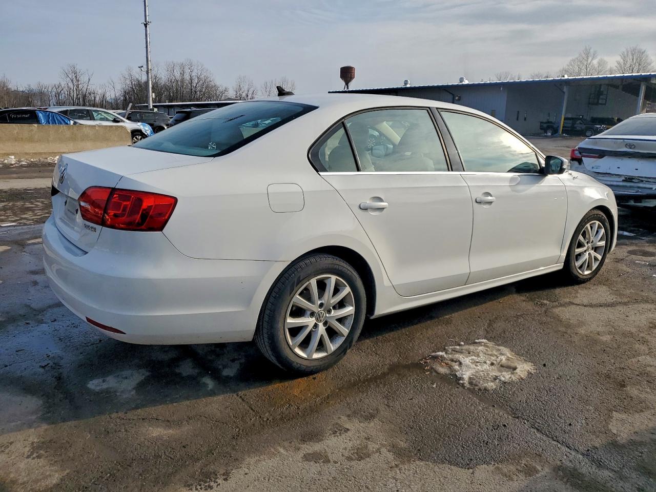 2013 VOLKSWAGEN JETTA SE photo 3