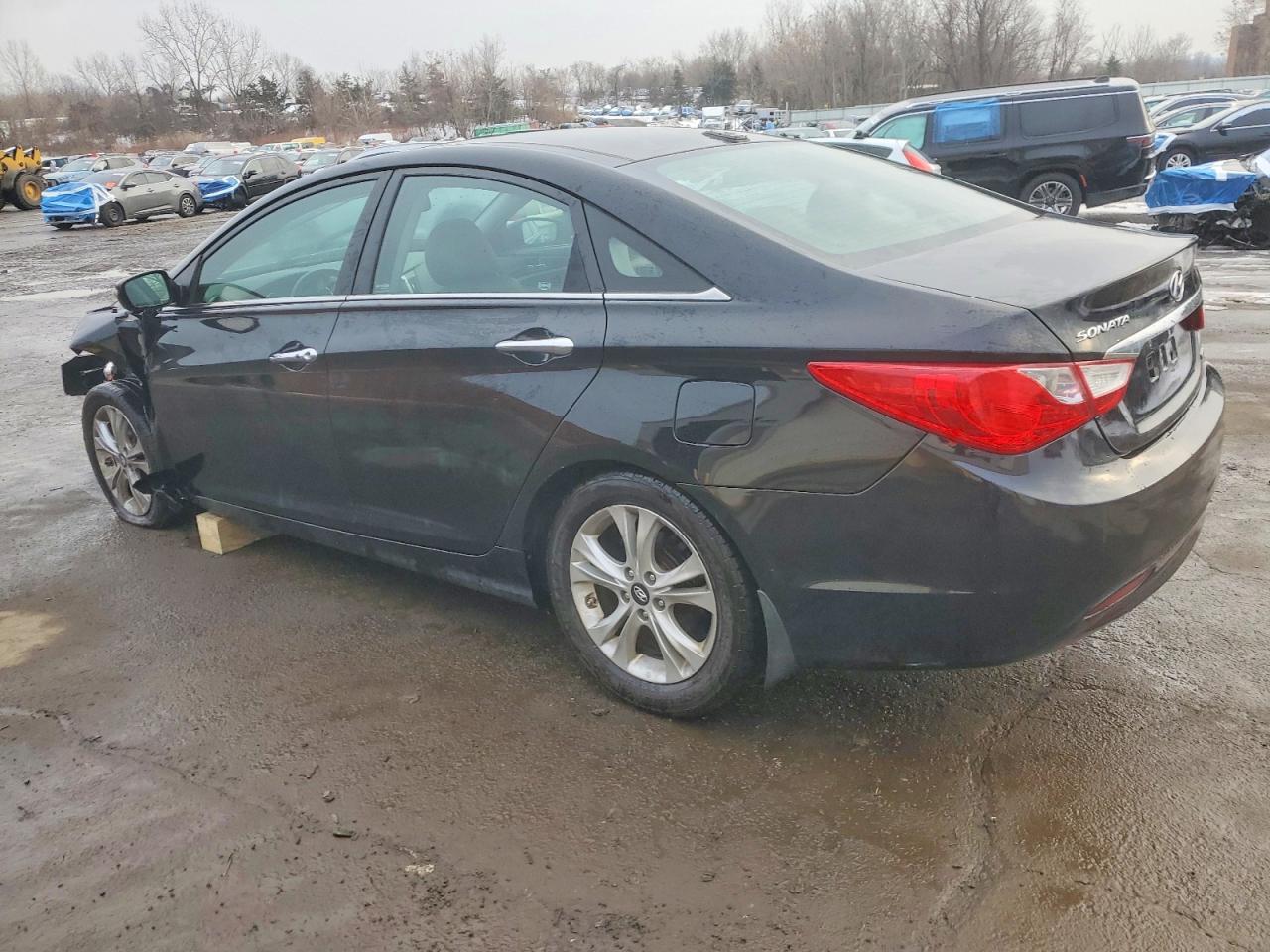 2013 HYUNDAI SONATA SE photo 2