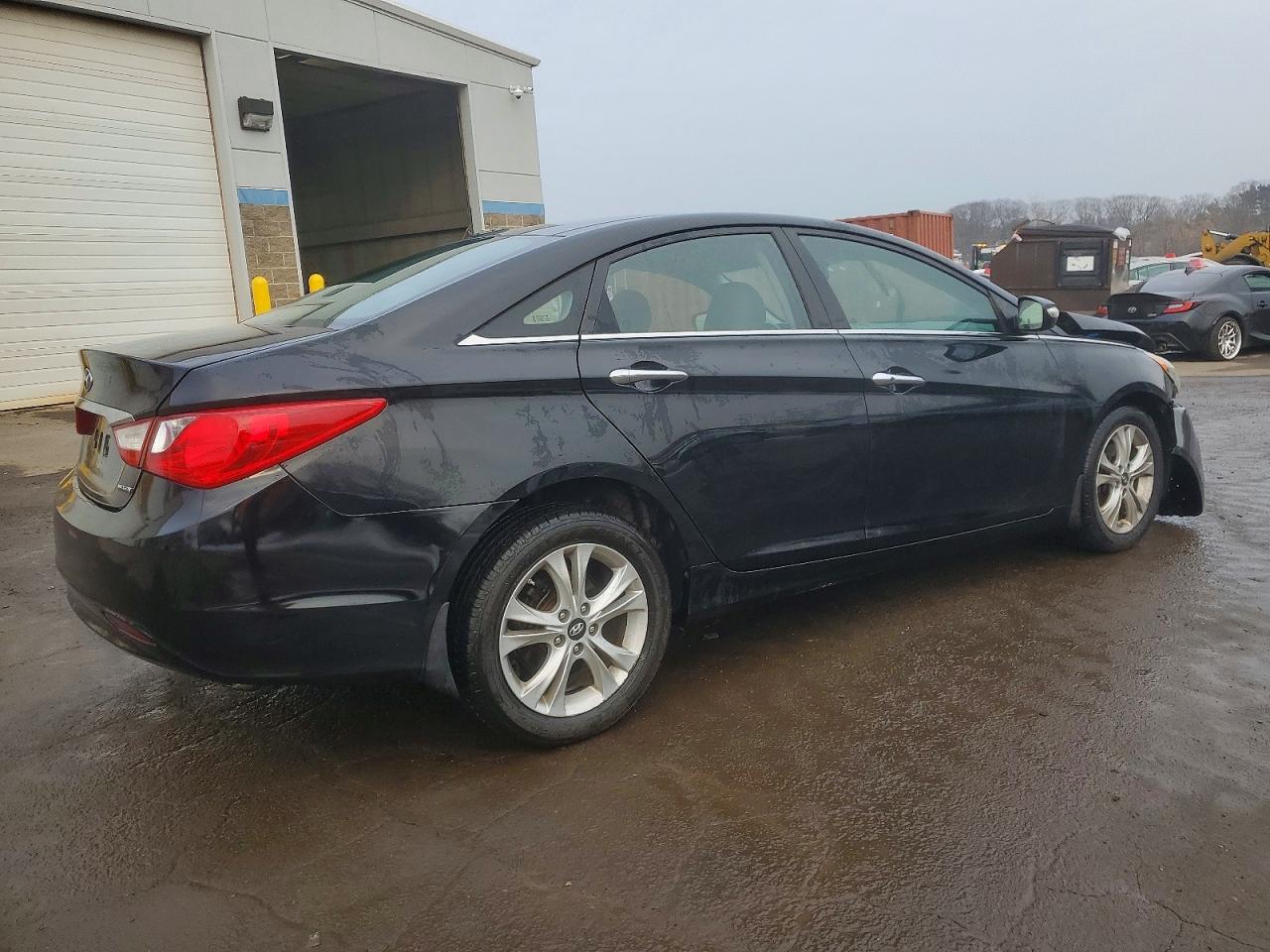 2013 HYUNDAI SONATA SE photo 3