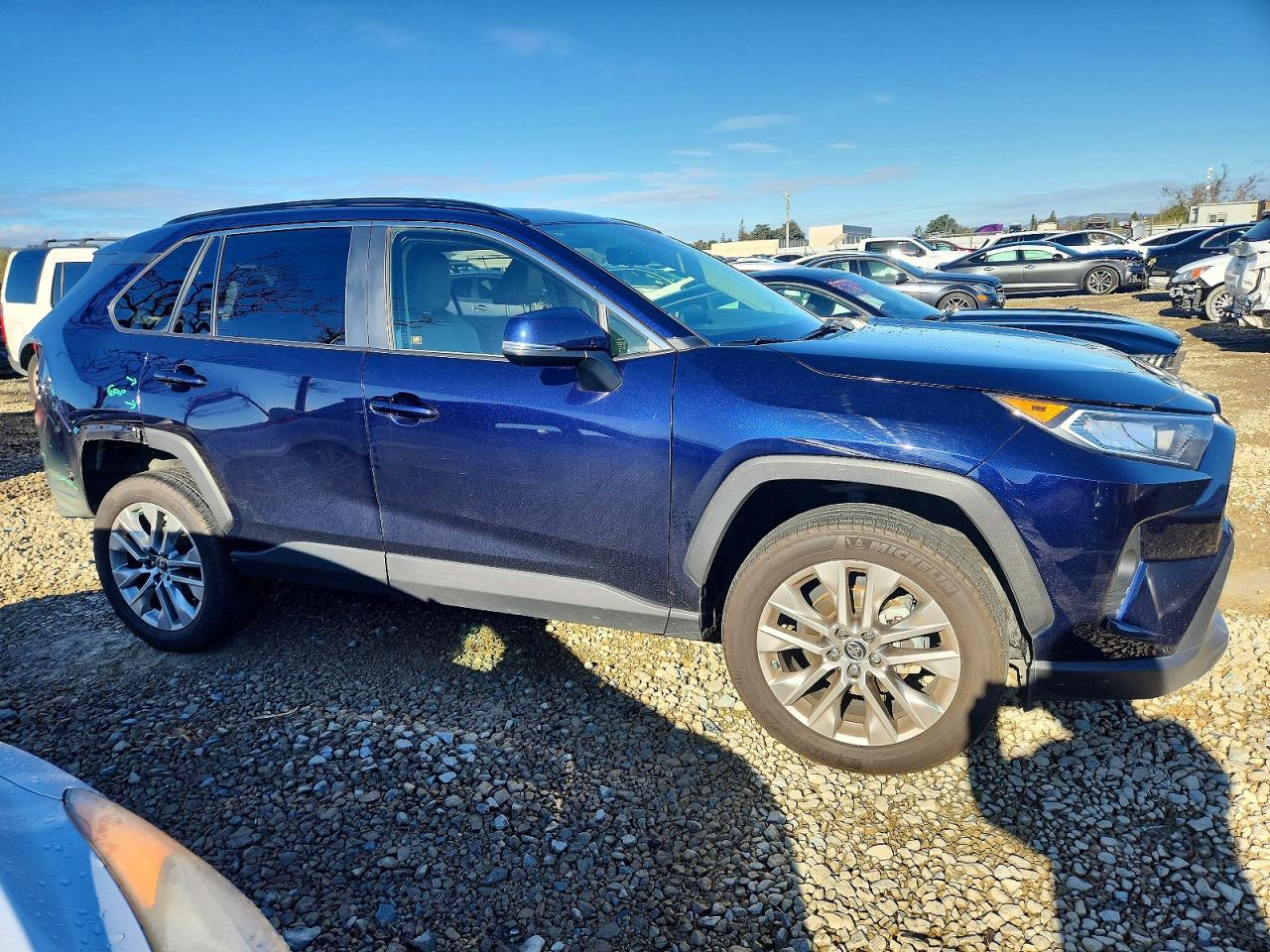 2019 TOYOTA RAV4 XLE PREMIUM photo 4