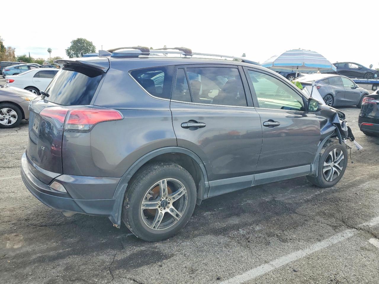 2017 TOYOTA RAV4 LE photo 3