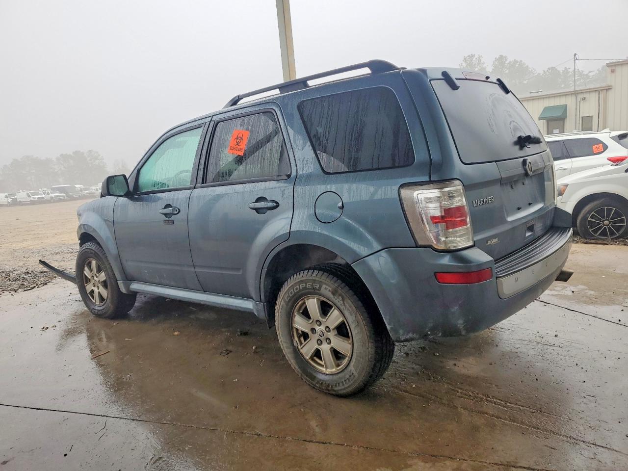 2010 MERCURY MARINER photo 2