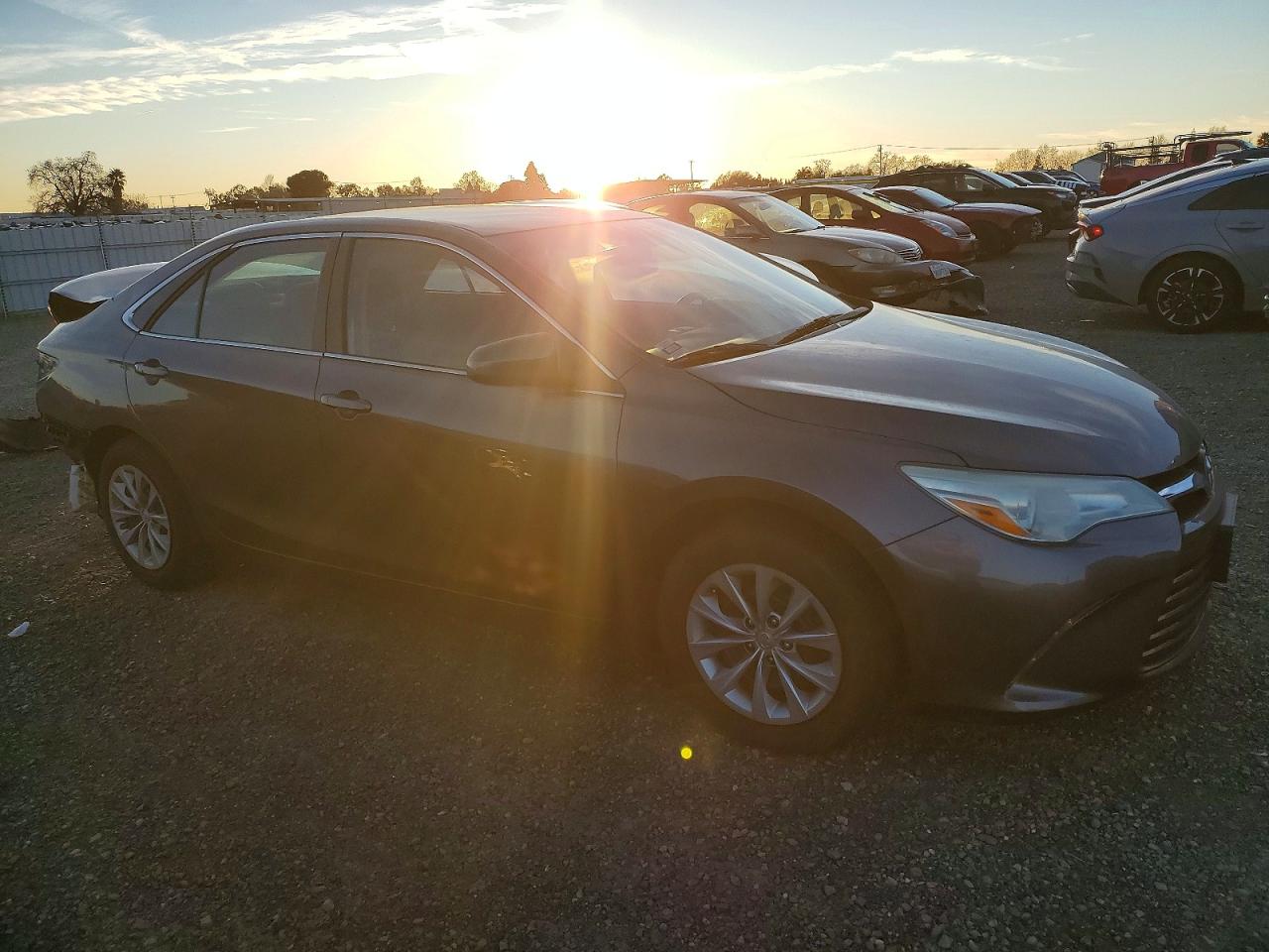 2016 TOYOTA CAMRY LE photo 4
