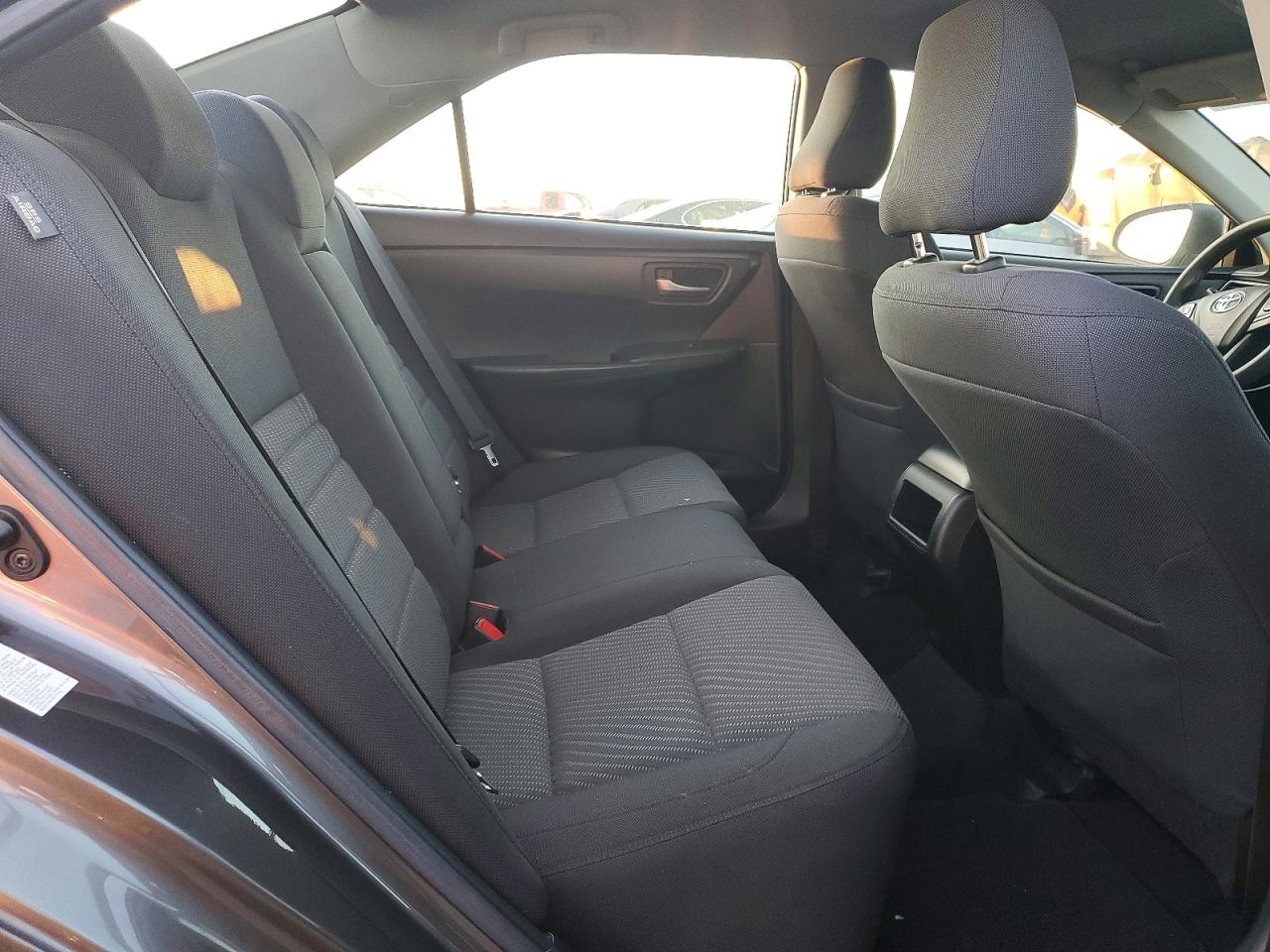 2016 TOYOTA CAMRY LE photo 10
