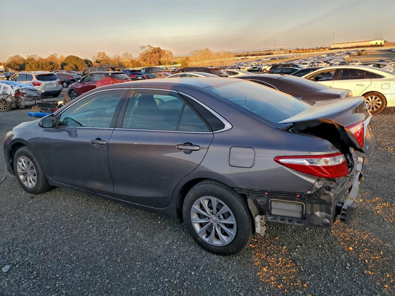 2016 TOYOTA CAMRY LE photo 2