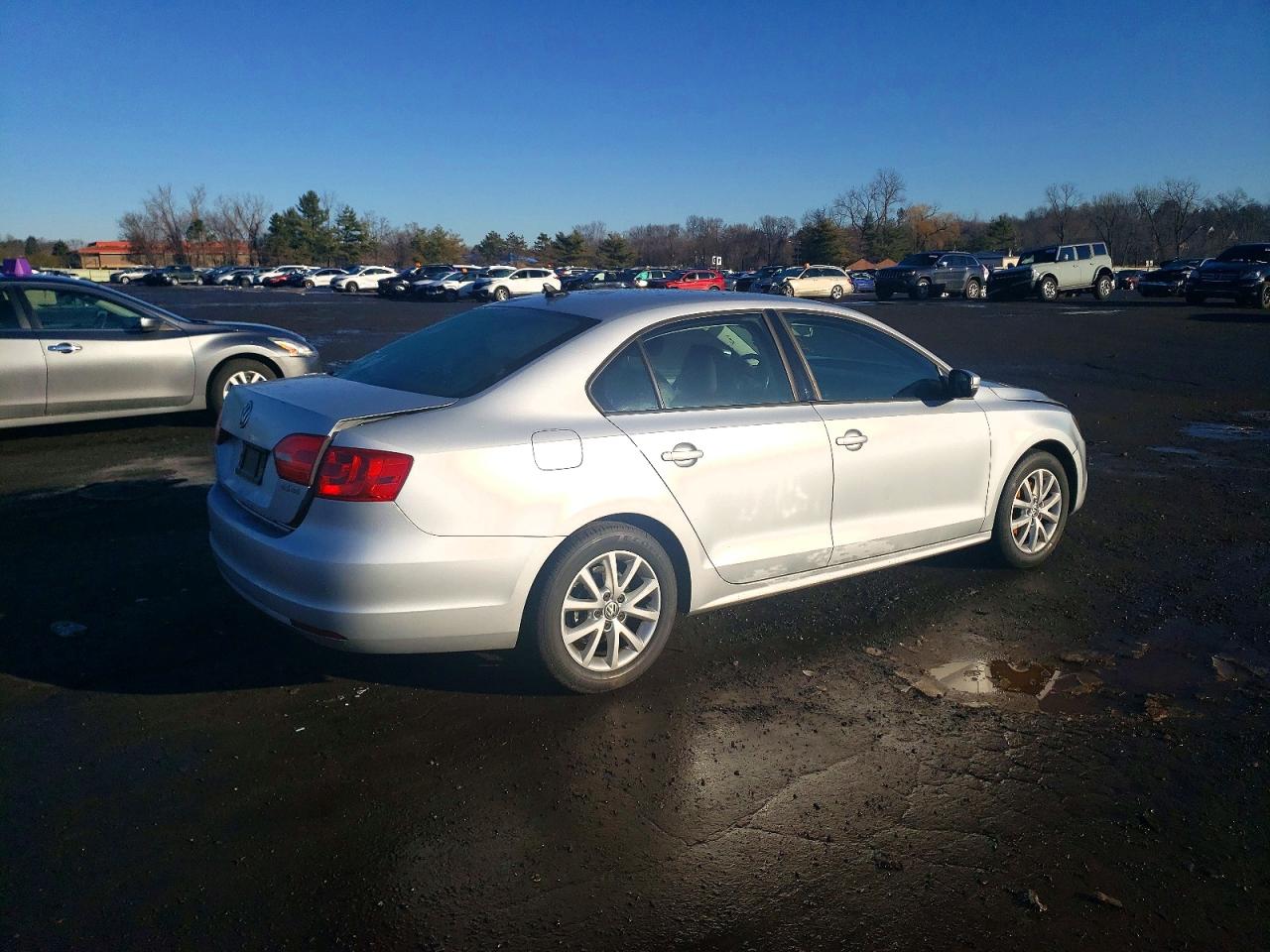 2012 VOLKSWAGEN JETTA SE photo 3