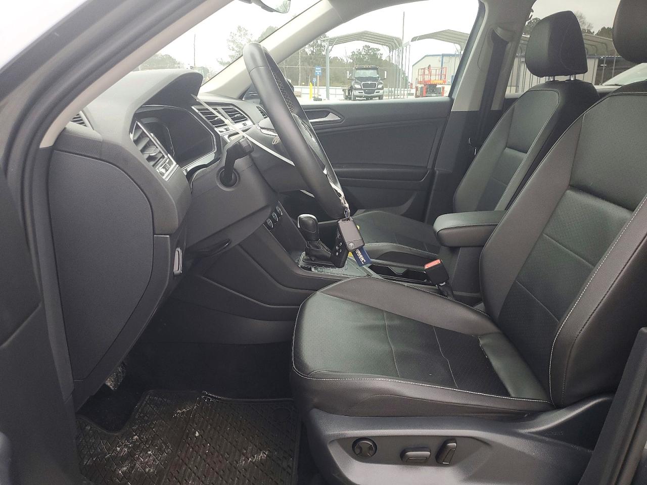 2021 VOLKSWAGEN TIGUAN SE photo 7