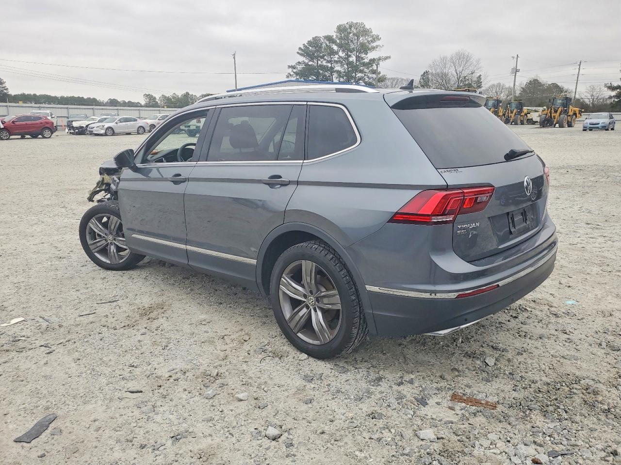 2021 VOLKSWAGEN TIGUAN SE photo 2