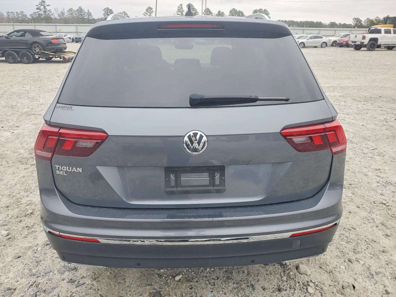 2021 VOLKSWAGEN TIGUAN SE photo 6