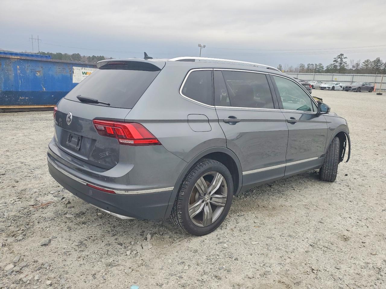 2021 VOLKSWAGEN TIGUAN SE photo 3