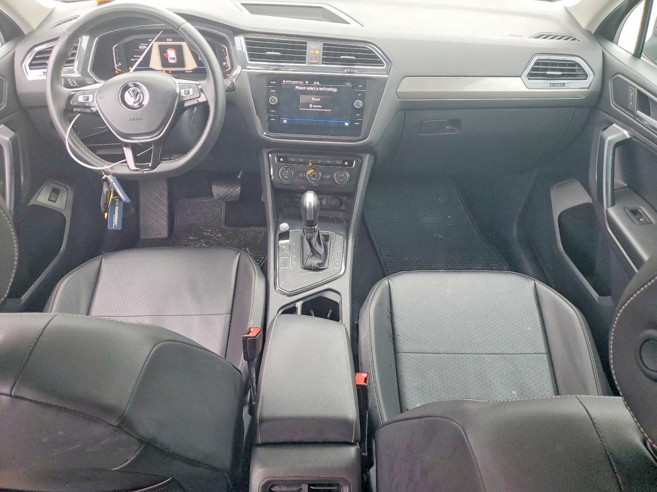 2021 VOLKSWAGEN TIGUAN SE photo 8