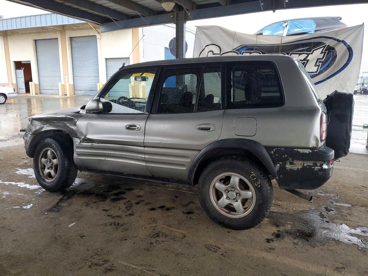 2000 TOYOTA RAV4 photo 2